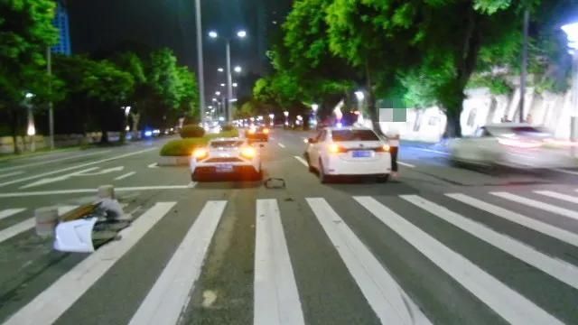 车车|21岁小伙开888号兰博基尼横跨三车道掉头，连撞两车车损50万！