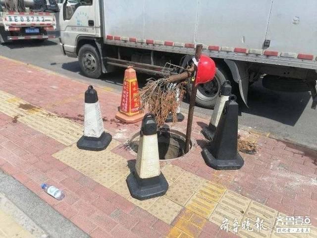  网格|货车压坏井盖留深坑 网格员担起道路交通协管员