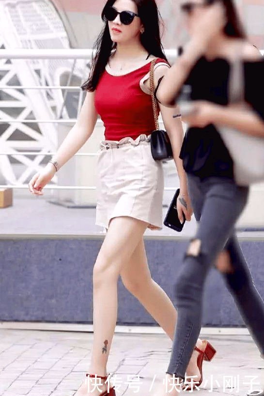 微胖|街拍：这位微胖辣妈，胖的恰到好处