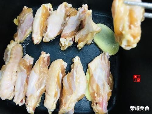  香嫩|原来鸡翅还可以这样做，小孩爱吃下饭没压力，香嫩美味和土豆最配