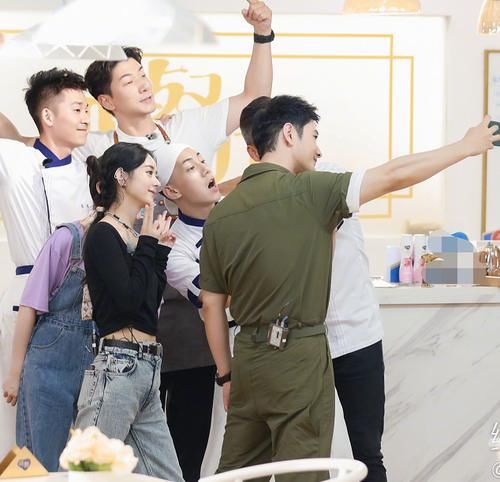 离开|黄晓明离开《中餐厅》,赵丽颖脱口而出的一句话,看到了团魂