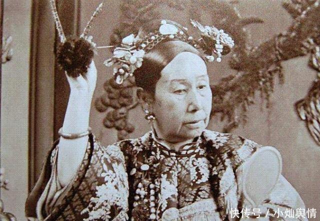 打理|珍贵老照片:溥仪的皇后婉容让人一眼难忘,慈禧太后正在打理仪表