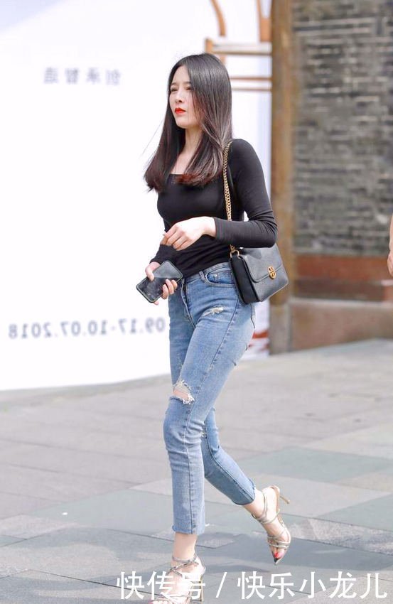 牛仔裤|秋天果然跟牛仔裤更搭，轻松舒适还显腿长，赋予清新唯美气质！