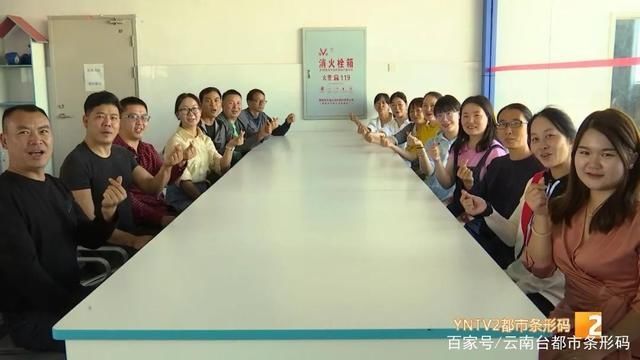 喜欢|“把我所学的、我的爱好传给喜欢的学生”陡普鲁小学里的拳击教练