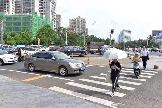 行人|“礼让行人”或将取消？这次专家建议得民心，车主：早该这样了