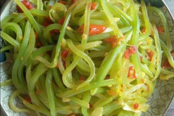 鲜味|精选美食推荐鲜味莴苣丝,素炒平菇,白菜粉丝汤的做法