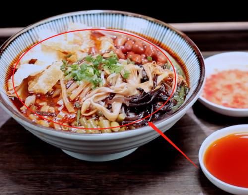  听清|王一博推荐赵丽颖吃螺蛳粉，听清他对螺蛳粉的点评，螺蛳粉忠实粉无疑了