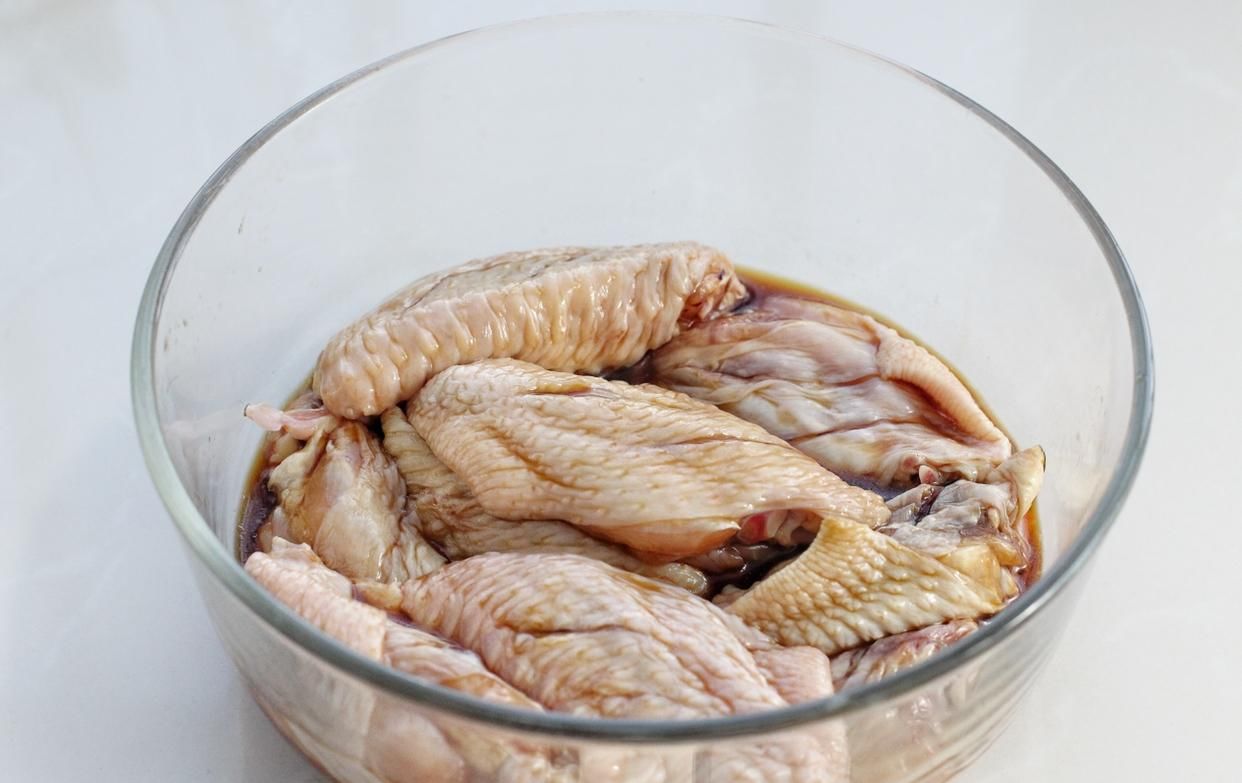 好吃|鸡翅蔬菜一锅焖,鲜嫩入味有营养,简单三步就上桌,好吃到吮手指