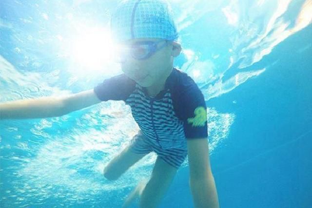  干性|宝爸带8岁儿子游泳，回家后孩子却呼吸困难，“干性溺水”危险大