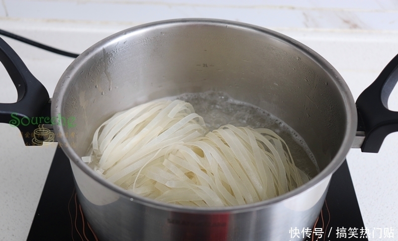 爽滑|炒河粉时多加一步,河粉不断裂不粘锅,柔韧爽滑,口感独特!