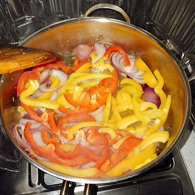  彩椒|黑麦面包芝士烤鸡堡