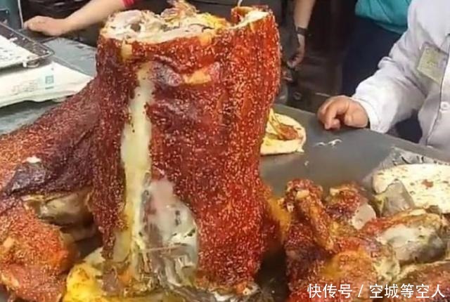 哄抢|50岁大叔街头卖“稀罕”小吃,60元一斤遭哄抢,买家不多见了