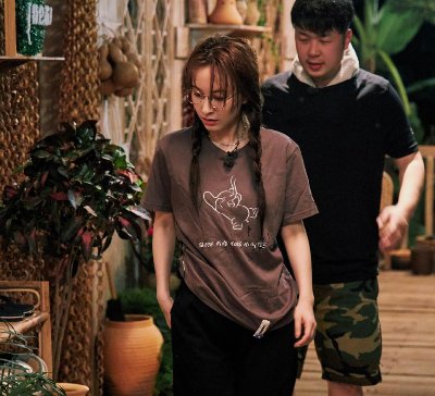 嫌弃|快乐家族除谢娜外共同录制《向往》,何炅开心迎接,黄磊却面露嫌弃