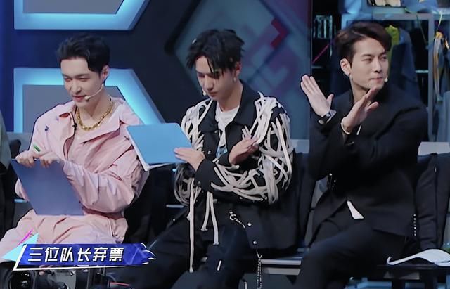  节目|《街舞3》王一博这的3次评判，对舞者够专业，做队长他独一无二