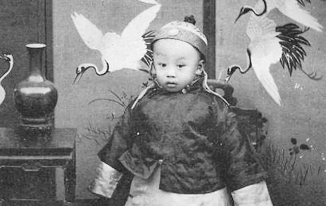 婉容|溥仪婚礼耗费40万,亲自点了一出《霸王别姬》,成为后世笑柄