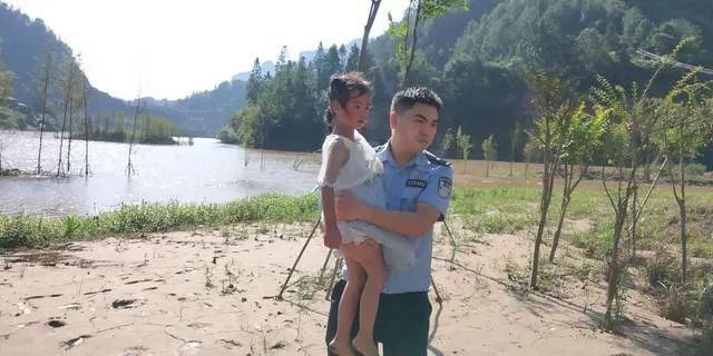 民警|小女孩走失,石柱民警利用“平安乡村·智惠农家”防控系统帮助找到家人!