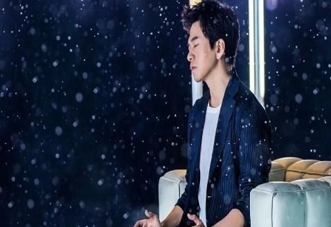  羡慕|音乐诗人李健，对全世界高冷只对一人卖萌，让大家好生羡慕！