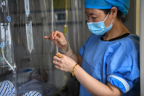  毕业|22岁的阳光男孩不幸离世，和同学们拍一张毕业照的愿望终未实现