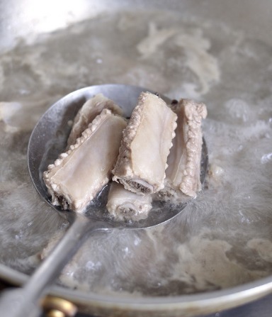  步骤|无论排骨怎么吃，切记不要焯水，牢记2个步骤，排骨鲜嫩无腥味