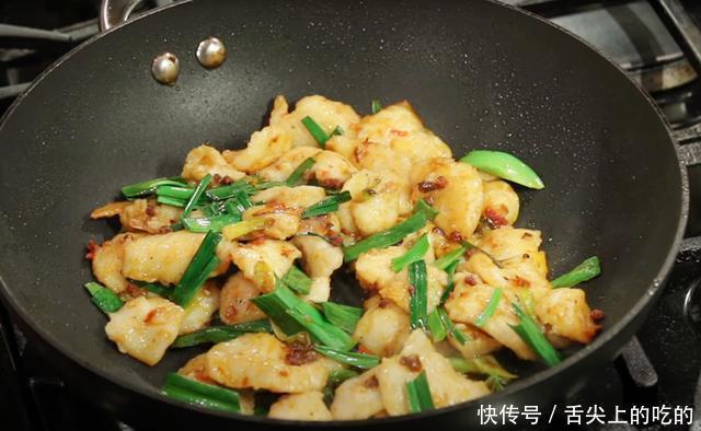  滑嫩|传统菜创新做法回锅鱼片，鲜香麻辣更滑嫩，吃着过瘾