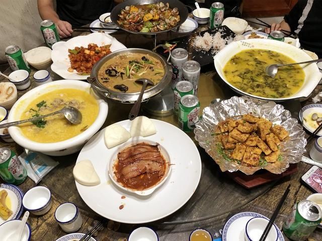 豪迈|国庆假期请同学吃饭,6菜1汤吃撑了,同学:北方菜都这么豪迈吗