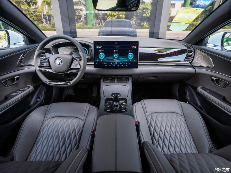 比亚迪|旗舰车型比亚迪汉 售价27.95万 又帅又快又远