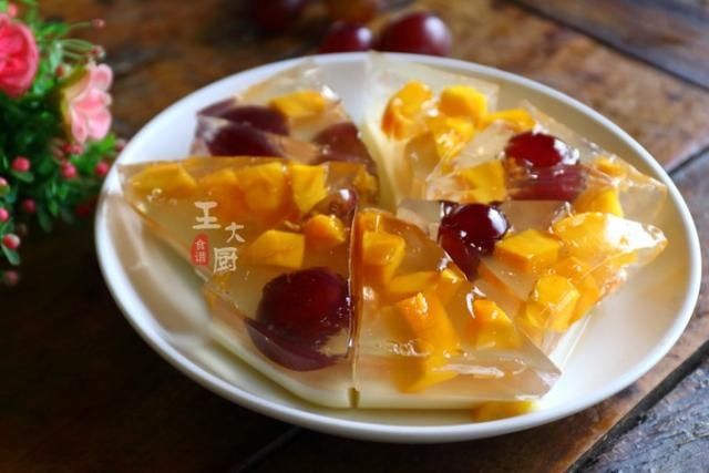  卫生|在家就能做的水果牛奶果冻，做出来比超市卖的还好吃，干净又卫生