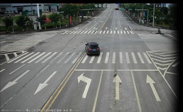 行人|【曝光台】在湄潭违停、闯红灯、不礼让行人，这些车遭了！