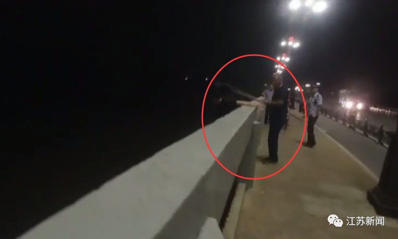 民警|大爷假装碰瓷，几句话救下轻生女子！网友怒赞：你大爷还是你大爷！