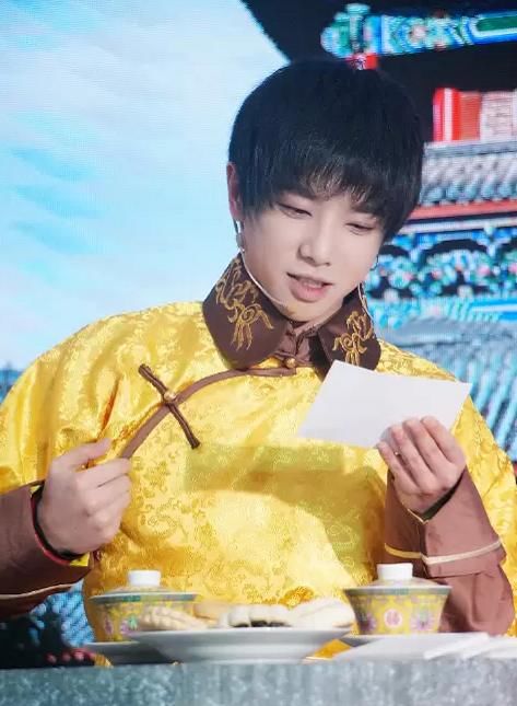  孔雪儿|明星错位图，华晨宇当头一棒，范丞丞变巨人，看到最后被难住了