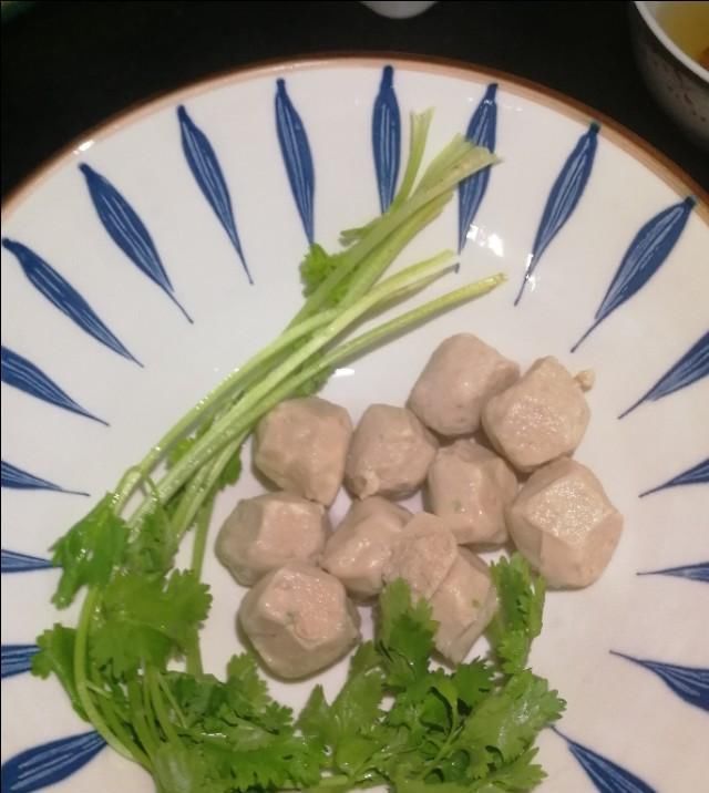  必备|一家三口的晚餐不随意，海鱼必备，肉菜汤齐，营养美味光盘不浪费