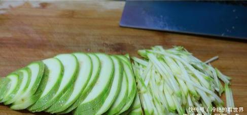  难怪|凉拌西葫，很多人第一步就做错了，难怪不好吃，大厨：这样做才对