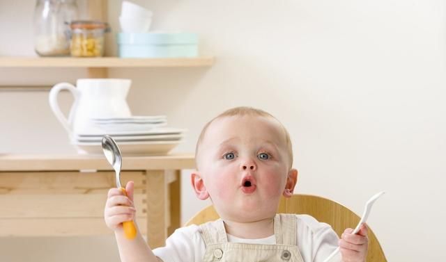  天喂|0-12月宝宝每天奶量大全！看看你家宝宝吃饱了吗