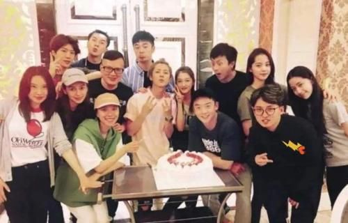  鹿晗|叫鹿晗太生疏，叫“老公”太腻歪，听到关晓彤的称呼：长见识了！