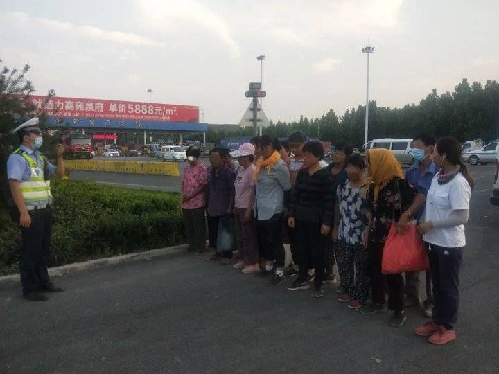 布满|车身布满广告影响安全驾驶，这样做小心被罚......