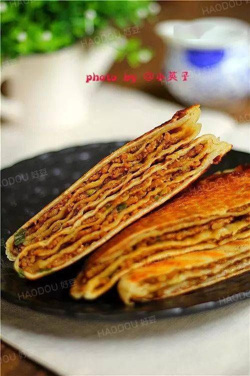  满满的|这个饼每一层都有满满的肉馅，做起来还超简单！