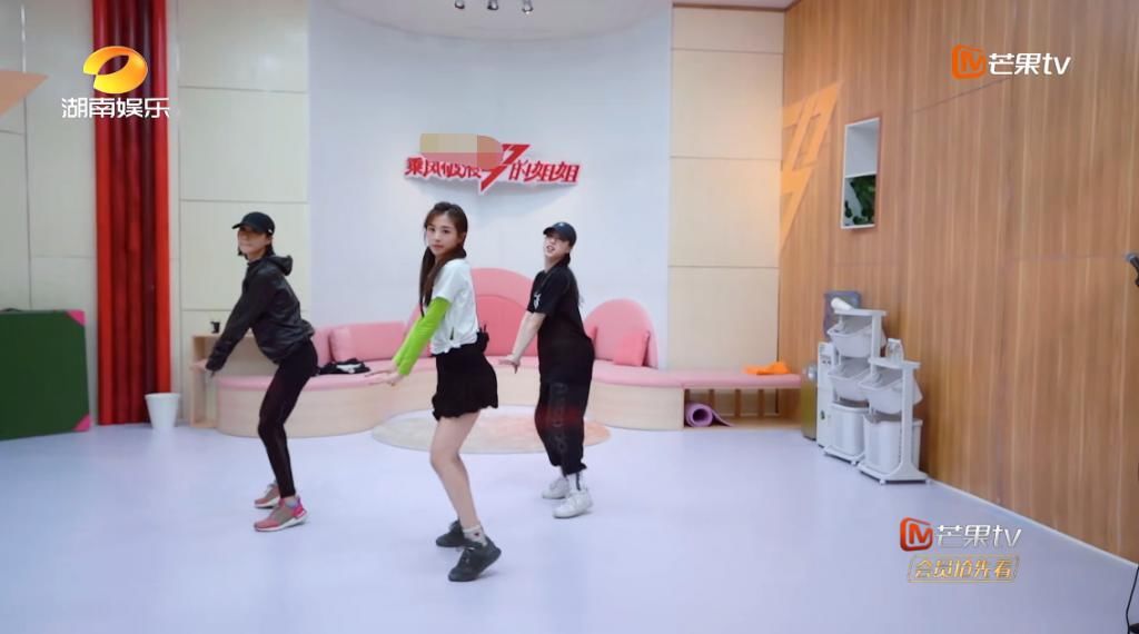  霏霏|《浪姐》三公solo排名曝光，张含韵力压王霏霏孟佳？节目已做铺垫