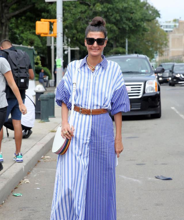  气场|衬衫裙咋能穿得时尚有型？拥有两件装饰就够了，可盐可甜气场足