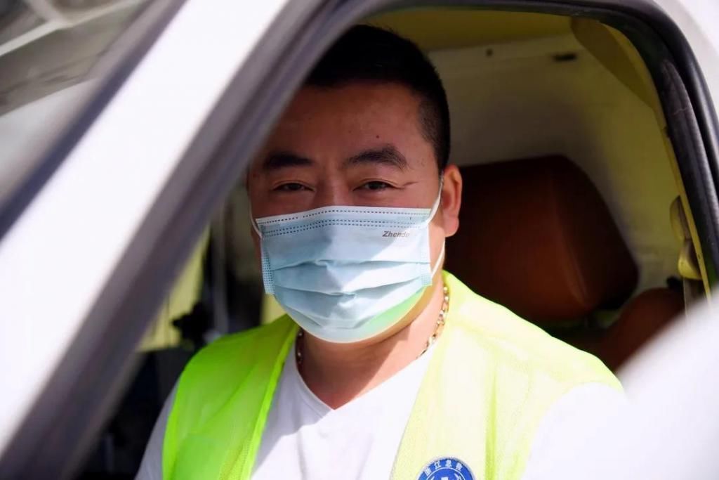  高温|刷爆朋友圈！高温下急救，这位暖心120司机从6楼背起老人与时间赛跑