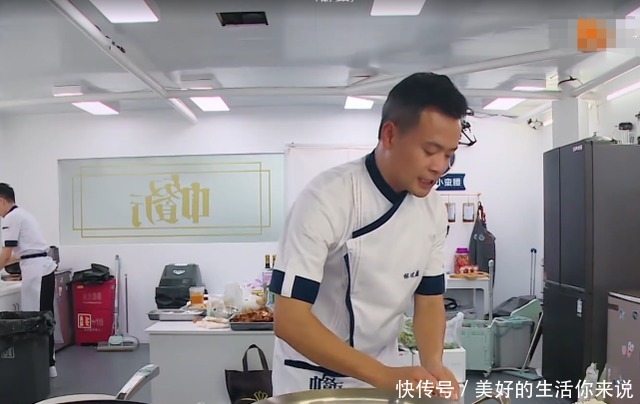 坐满|《中餐厅》一共12桌,客人全部坐满,得知当天营业额,观众懵了