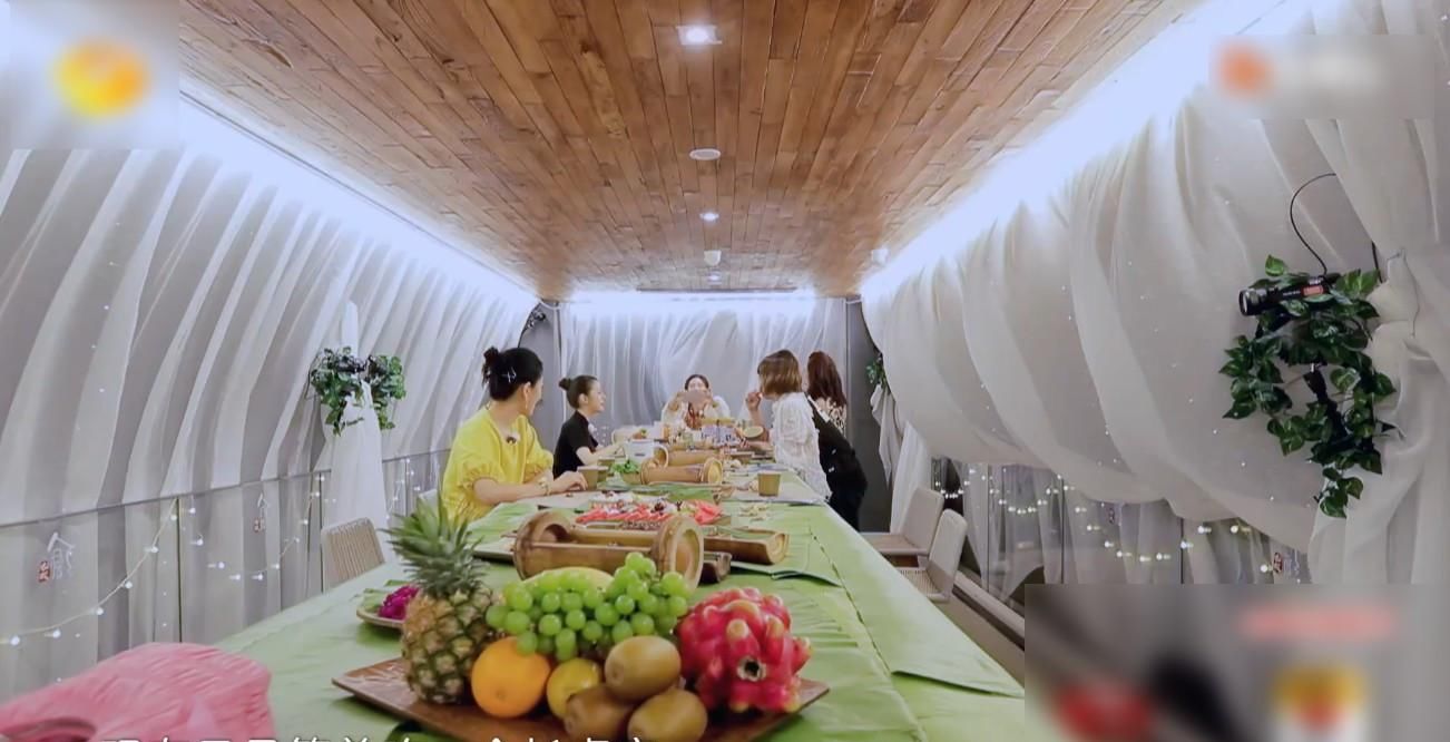  何炅|《妻4》谢娜现场连线，听到何炅称呼，有种感情叫“何炅谢娜”