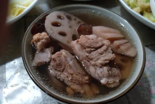 装盘备用|美味鲜汤:排骨藕汤 | 一道汉味十足的靓汤