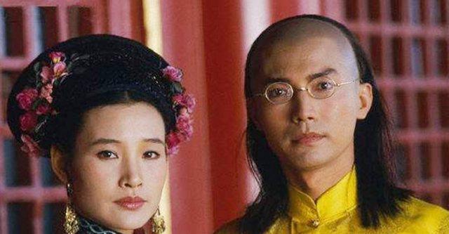 干嘛用|老人家中有1个破箱子,造型独特,鉴定后才知是末代皇帝御用珍宝!