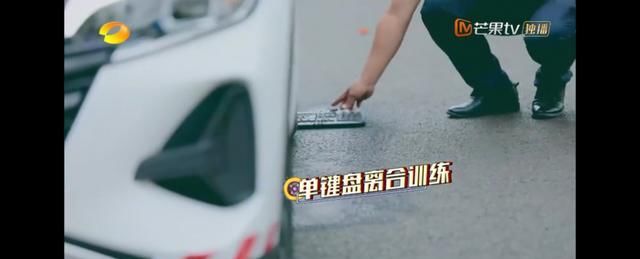  学好|尖叫鸡、压鞋、绑方向盘，明星学车这么“不正经”，能学好吗？