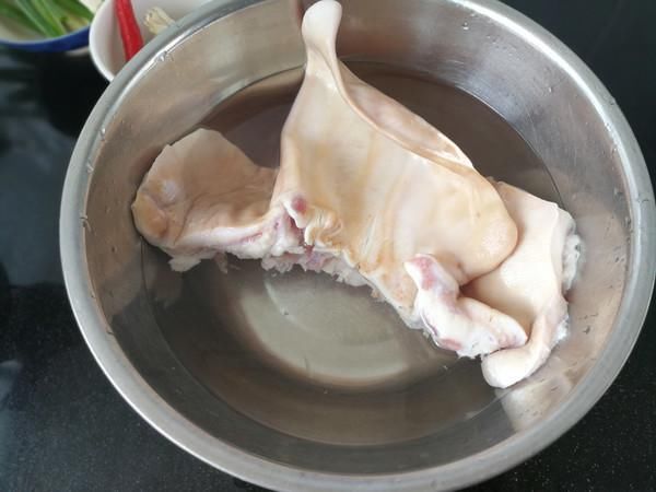 国外|继猪蹄后，中国又一下酒菜席卷国外，网友：看着很脏，吃着贼香！