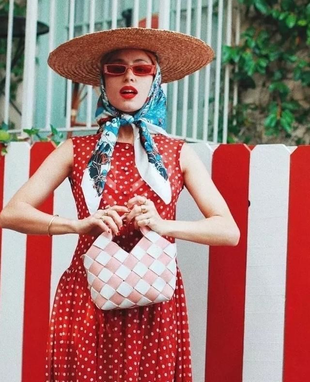  显白|黑黄皮就不能随心所欲穿衣？参考佟丽娅的选色技巧，让你显白N倍