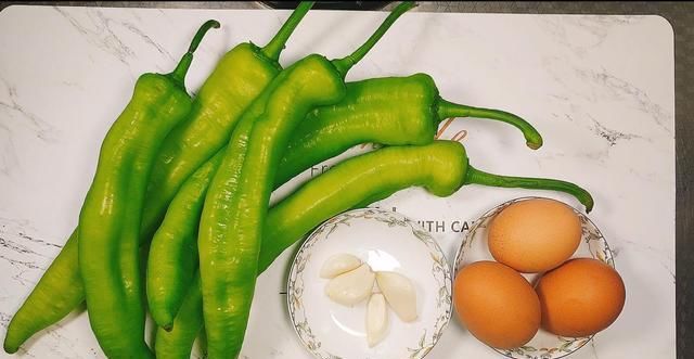  青椒|“青椒炒蛋”好吃有诀窍，鸡蛋鲜香又入味，家常菜也可以很美味