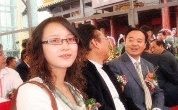 女儿|72岁蒋大为全家福曝出,女儿长相清纯甜美,老婆的颜值一言难尽