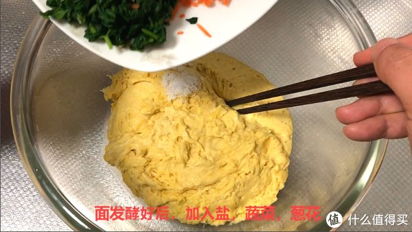 营养|芹菜叶新吃法，加鸡蛋和玉米面，做的早餐饼营养又美味