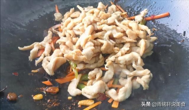 便宜|百吃不厌的鸡胸肉做法，不炸不煎，便宜又营养，酸辣过瘾太下饭了